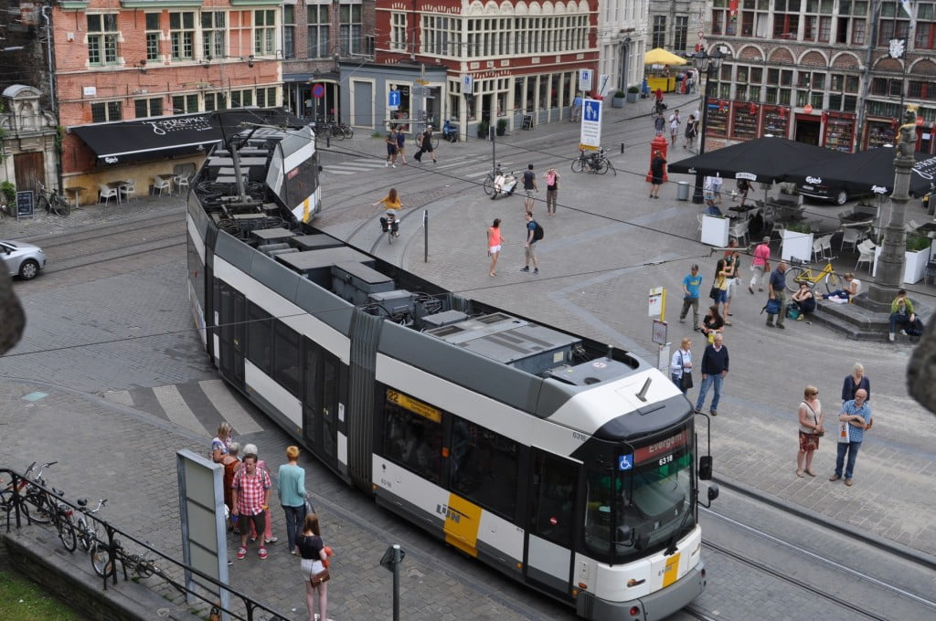 6769799-Tram_in_Gent_Gent